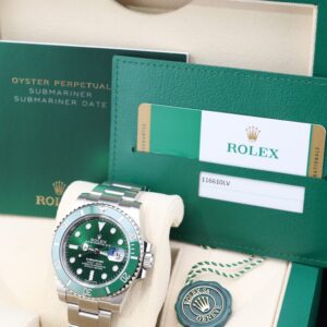 Vintage diver mechanical watch with green bezel