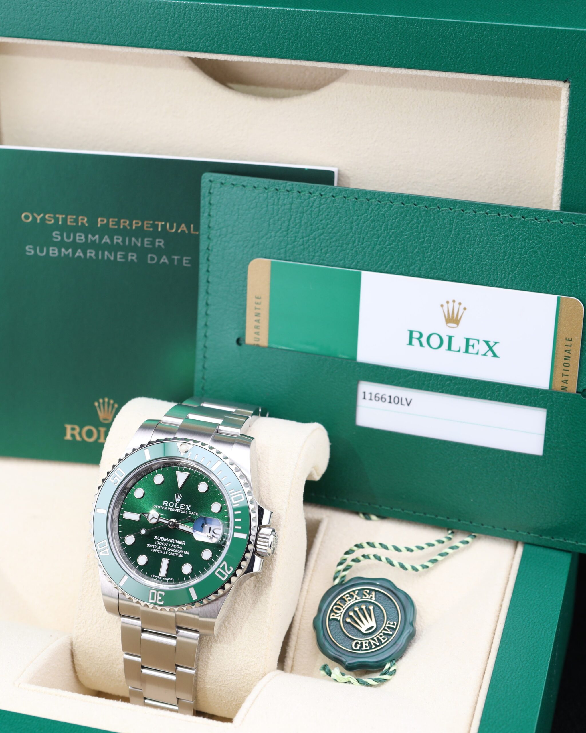 Vintage diver mechanical watch with green bezel