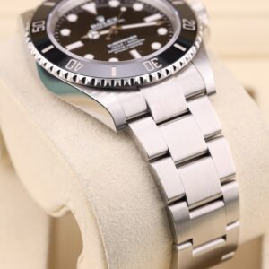 Vintage diver watch crown detail