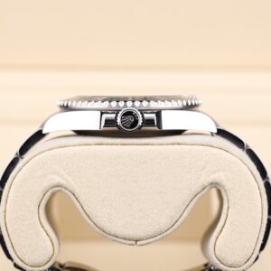 Vintage diver watch bezel detail