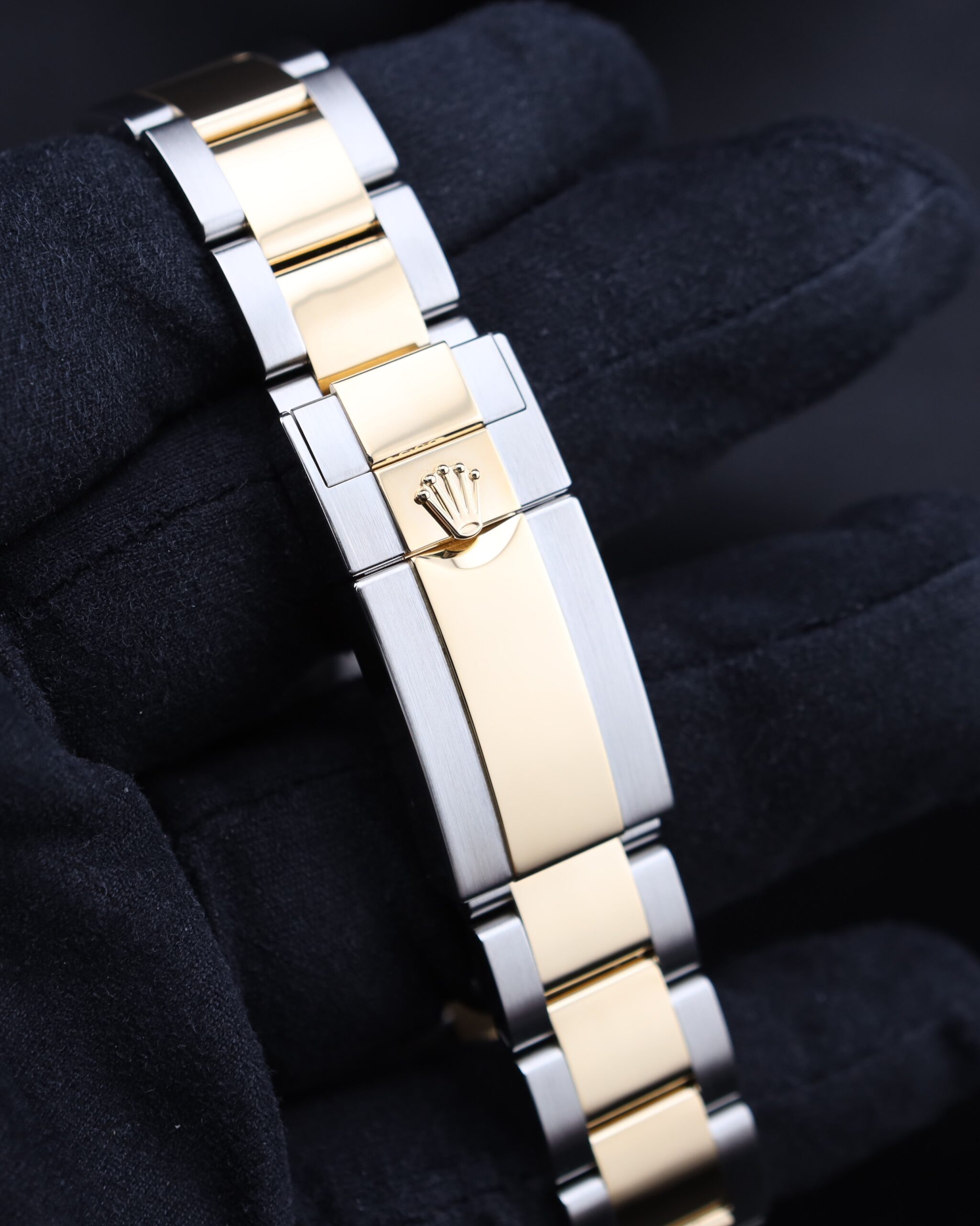 Two-tone black dial chronograph watch