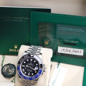 Men's vintage dress automatic watch dial