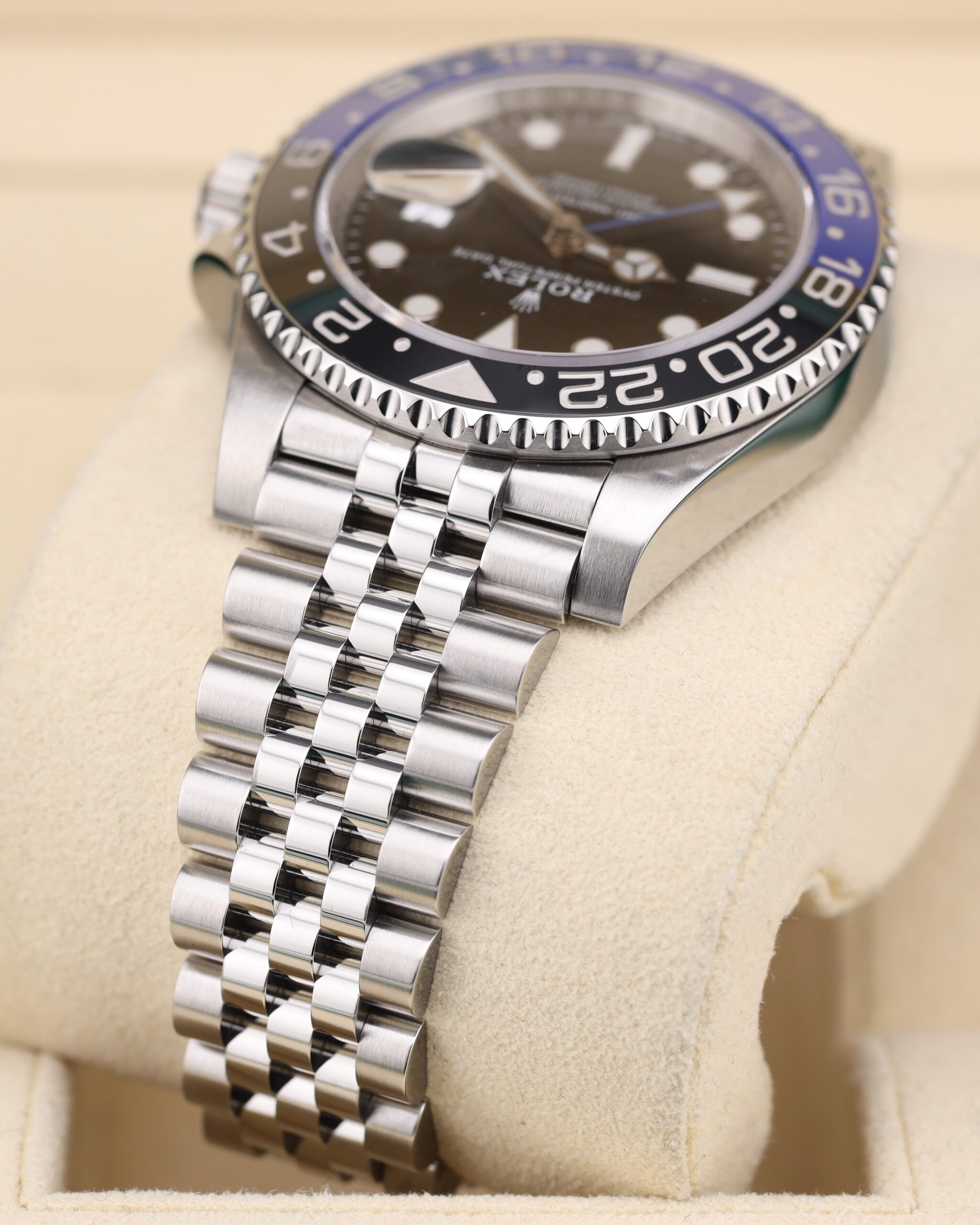 Men's vintage dress automatic watch with polished finish