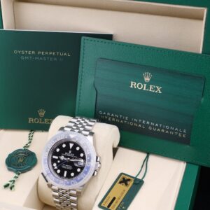 Luxury sport automatic timepiece with bezel