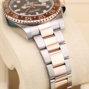 Vintage diver mechanical watch with bold dial