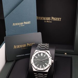 Vintage diver mechanical watch with black bezel