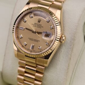 Vintage slim case men’s watch with silver dial