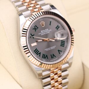 Vintage slim case men’s watch with minimalist design