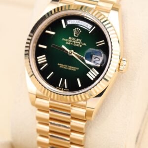 Vintage slim case men’s watch with silver dial