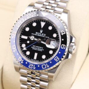 Vintage diver mechanical watch with black bezel