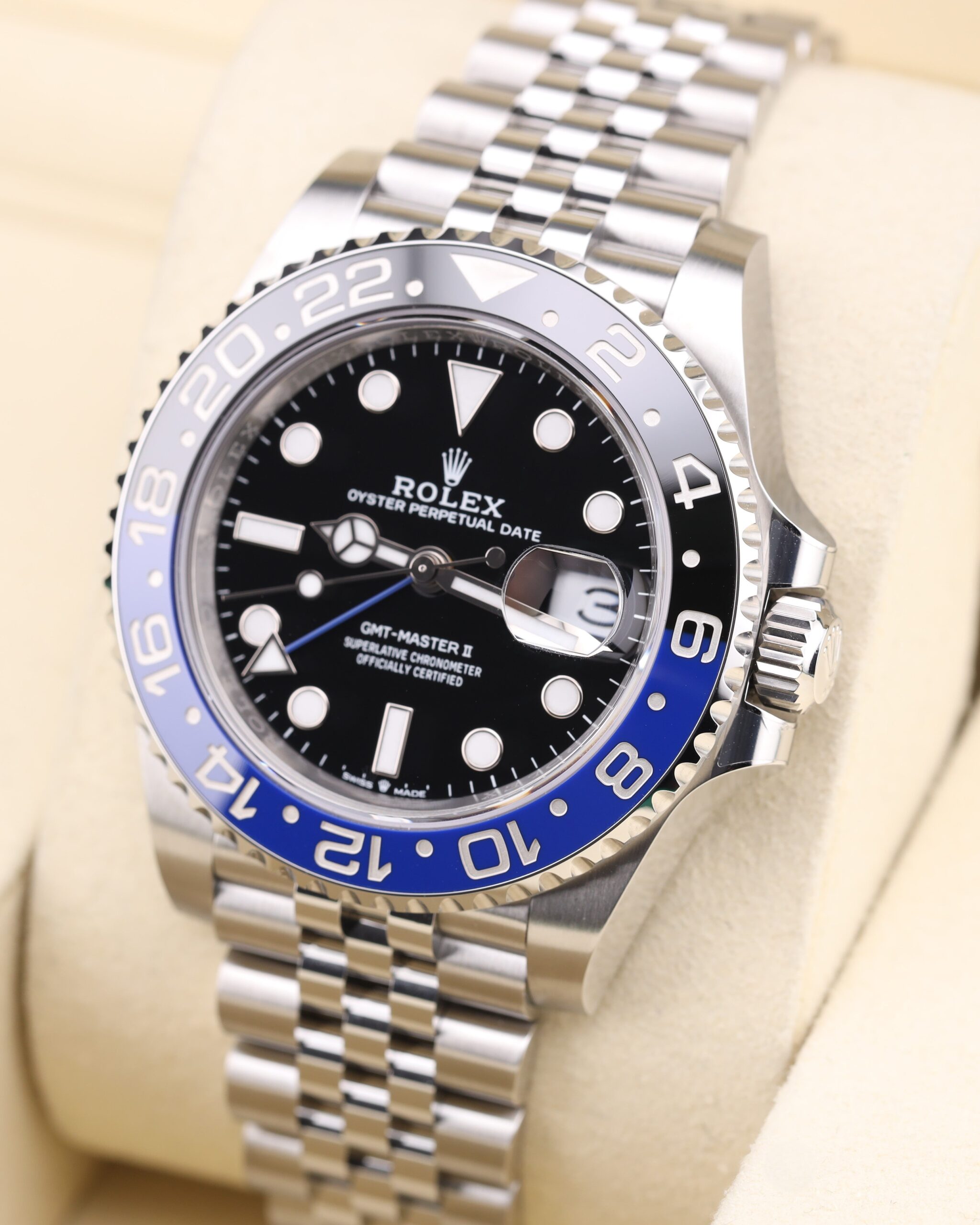 Vintage diver mechanical watch with black bezel