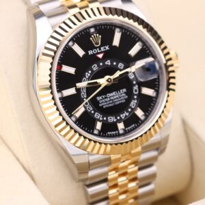 Pre-owned moonphase wrist watch with silver dial