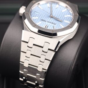 Classic pre-owned automatic dress watch