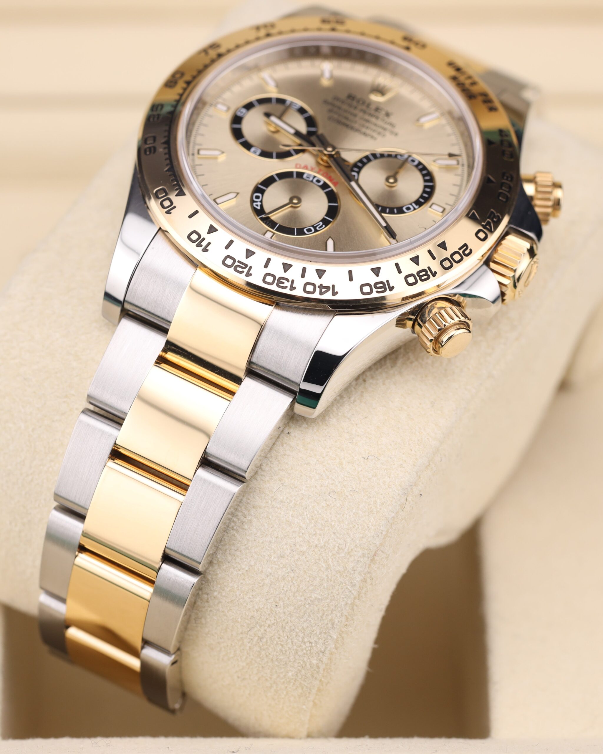 Men's vintage dress automatic watch dial