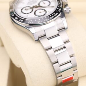 Vintage diver mechanical watch with bold dial