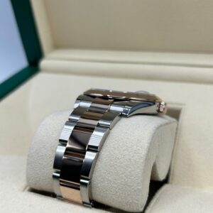 Vintage slim case men’s watch with silver dial