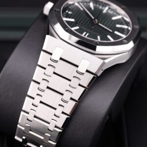 Vintage diver mechanical watch with rotating bezel