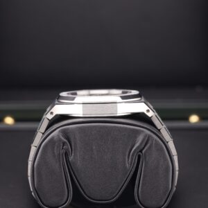 Pre-owned moonphase wrist watch with elegant dial