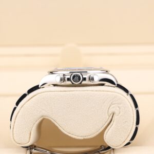 Vintage slim case men’s watch