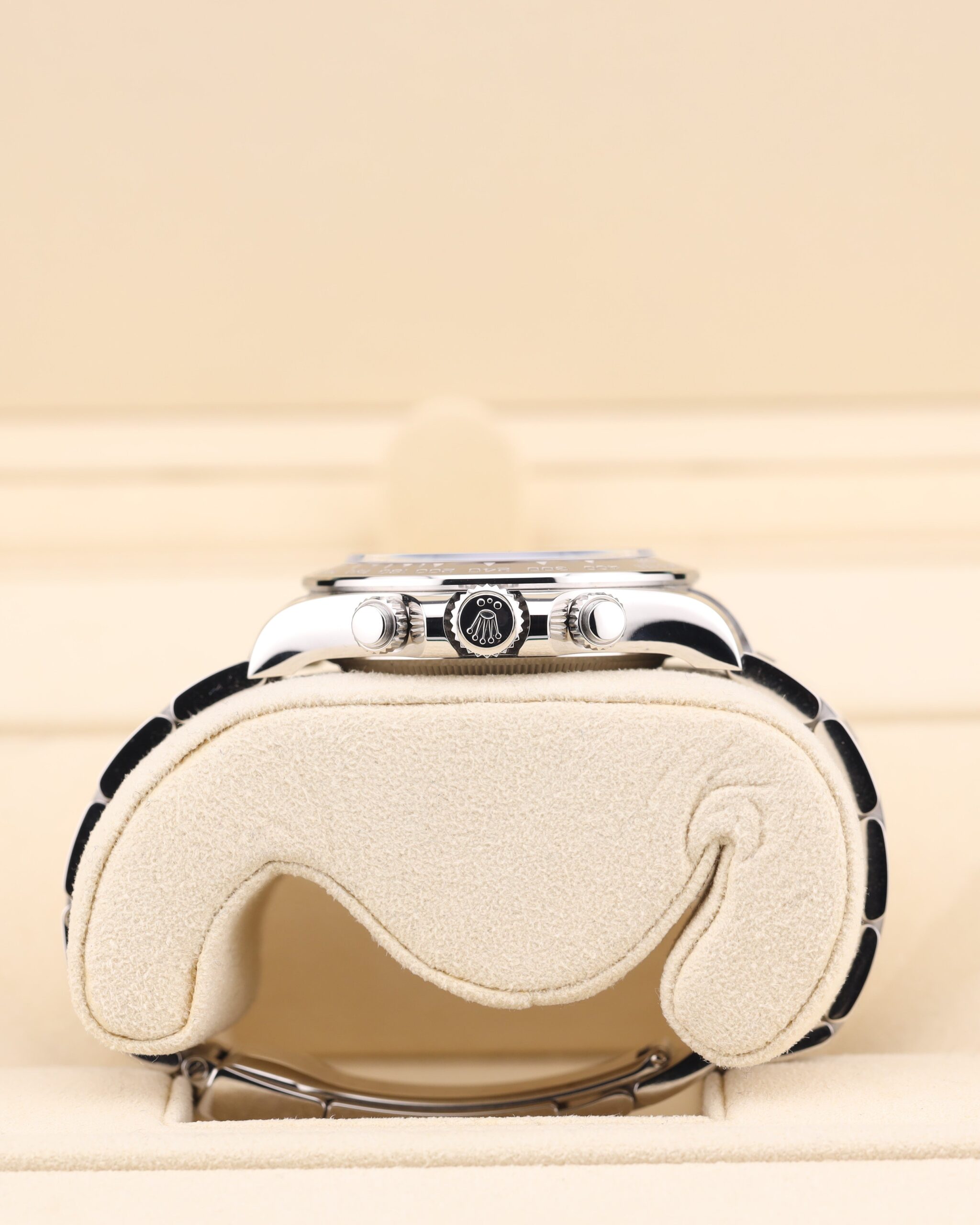 Vintage slim case men’s watch