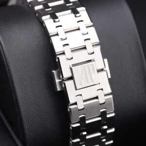 Vintage diver mechanical watch with rotating bezel