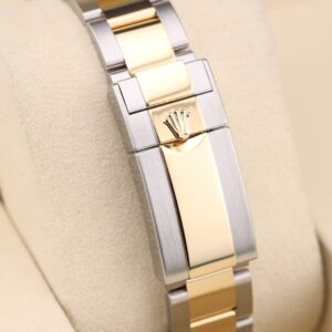 Vintage slim case men’s watch