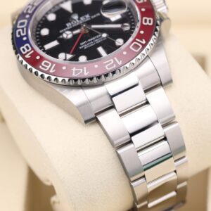 Men's vintage stainless steel watch with two-tone bezel