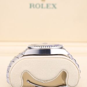 Used Swiss made mechanical watch with classic dial