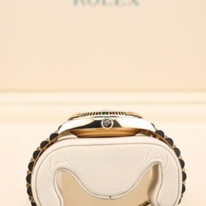 Men's vintage dress automatic watch dial