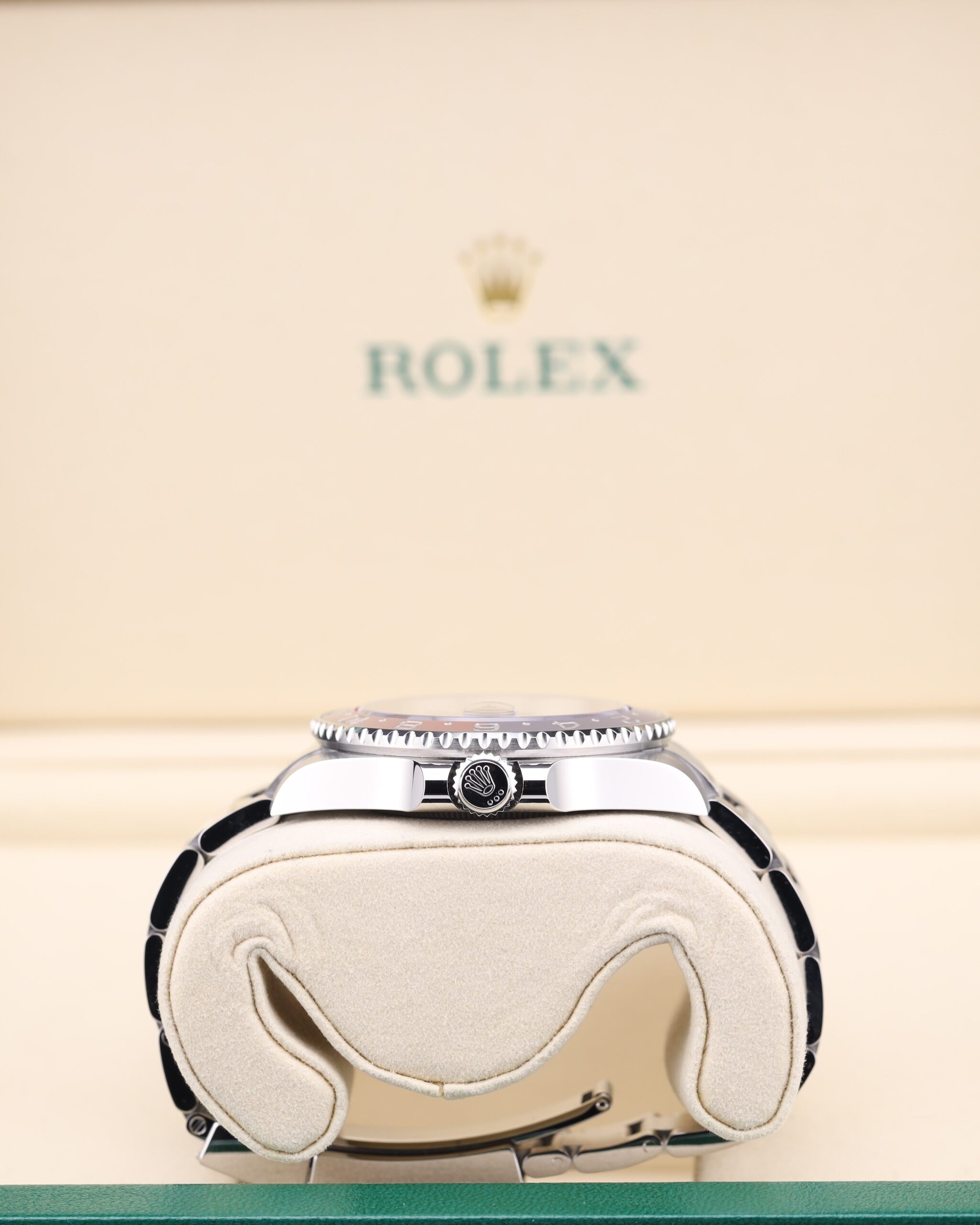 Vintage style stainless steel watch with colorful bezel