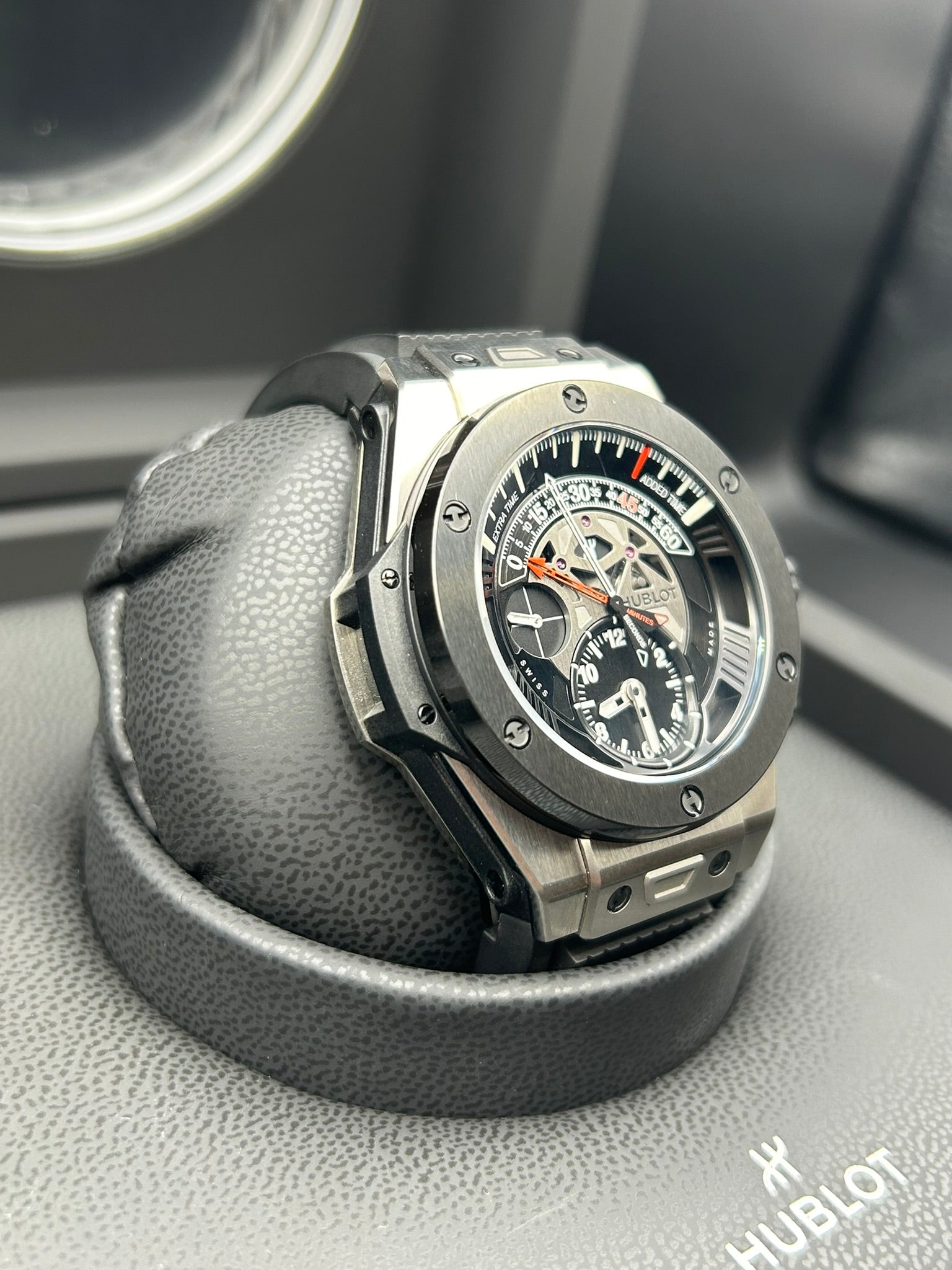 Luxury chronograph watch with retrograde display