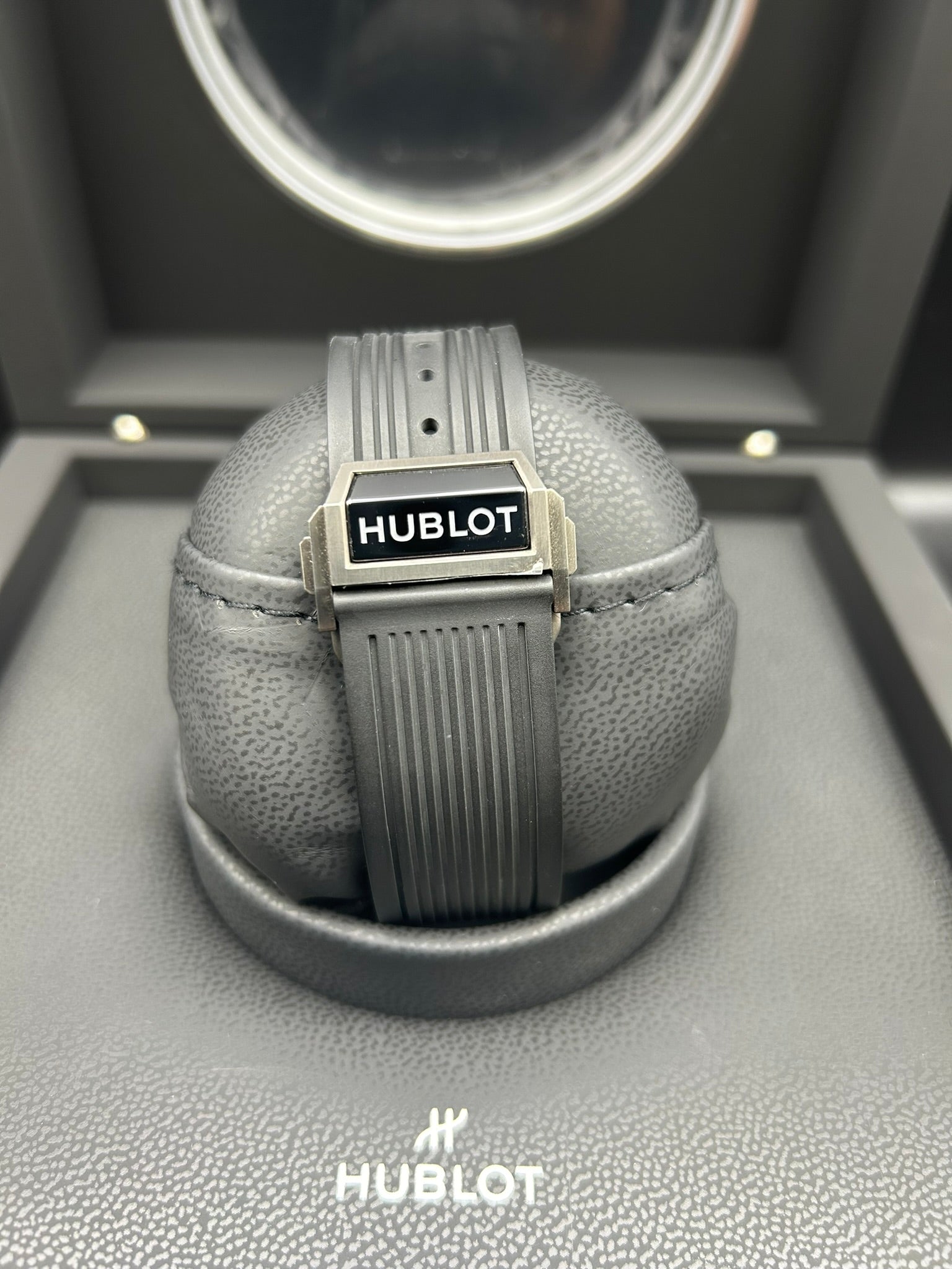Chronograph watch side profile with pushers