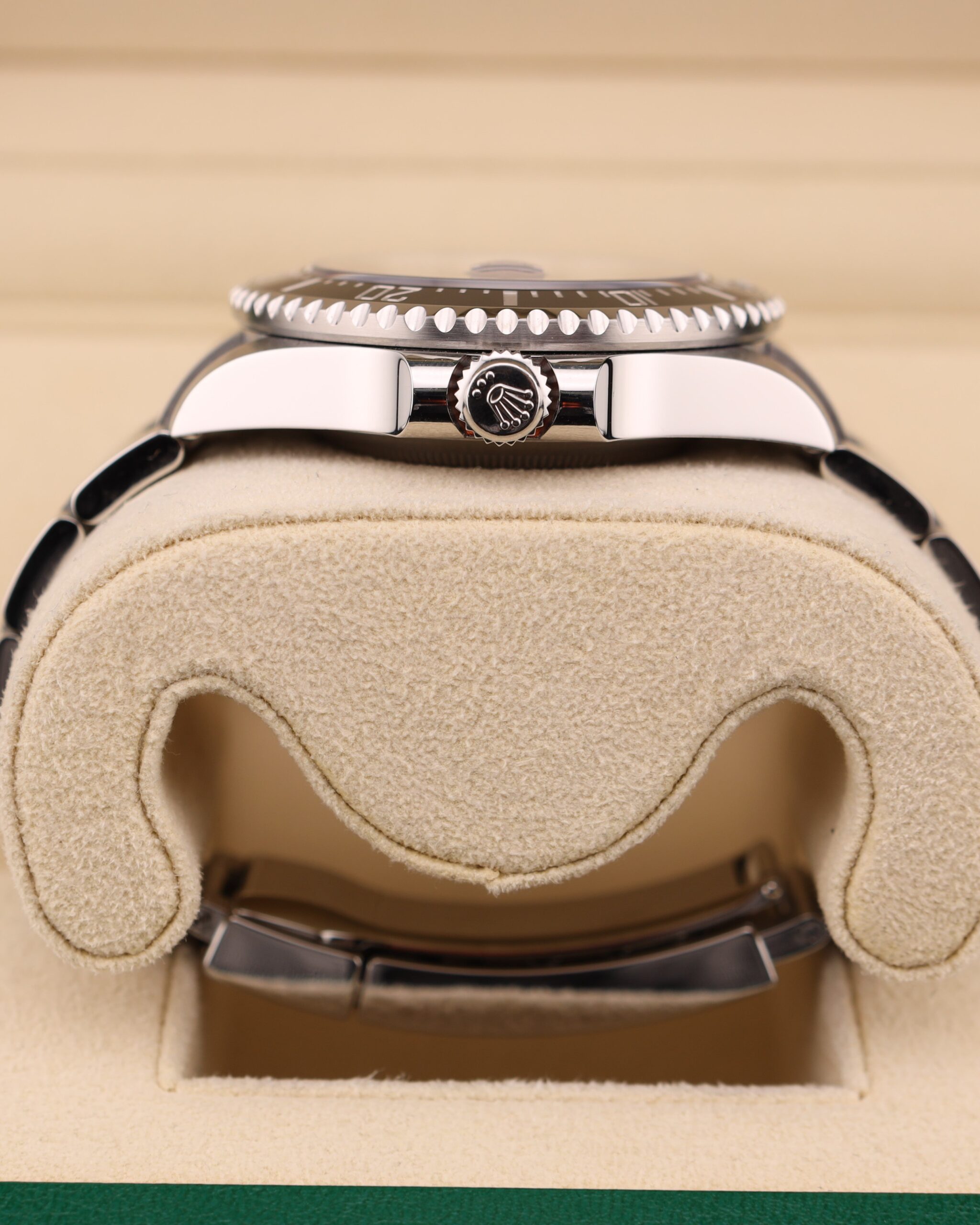 Men's vintage dress automatic watch dial