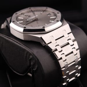 Classic vintage diver watch with black bezel