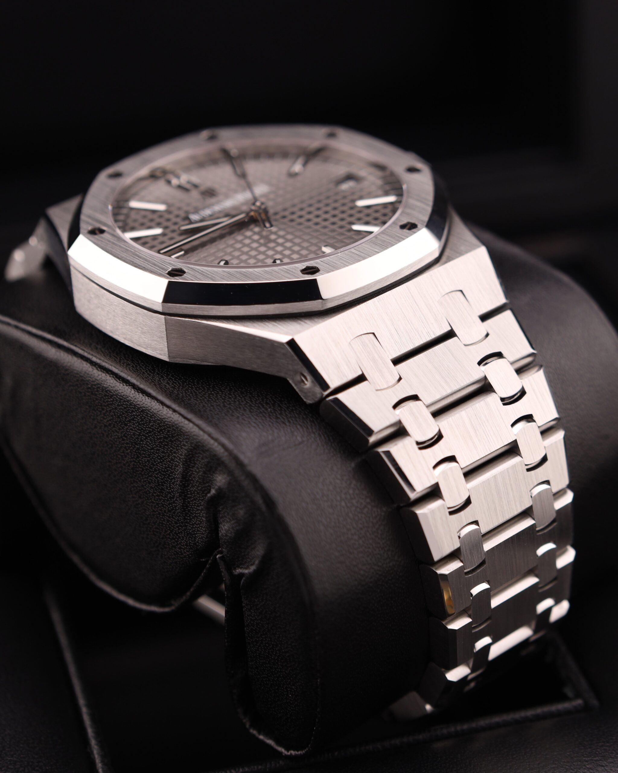 Classic vintage diver watch with black bezel