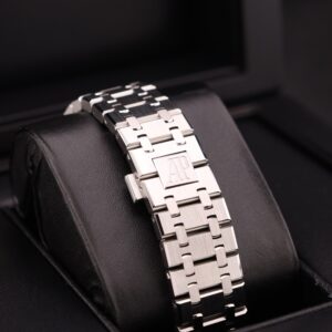 Vintage diver mechanical watch with rotating bezel