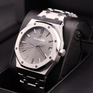 Pre-owned stainless steel chronograph with detailed dial