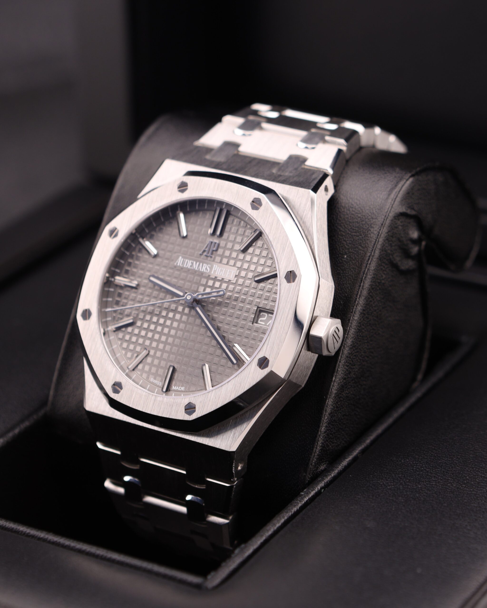 Pre-owned stainless steel chronograph with detailed dial