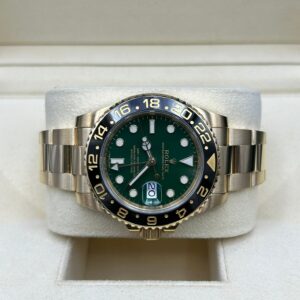 Vintage diver mechanical watch with rotating bezel