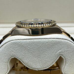 Men's vintage dress automatic watch dial