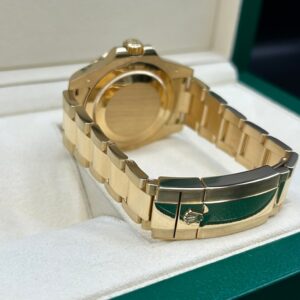 Vintage diver mechanical watch with rotating bezel