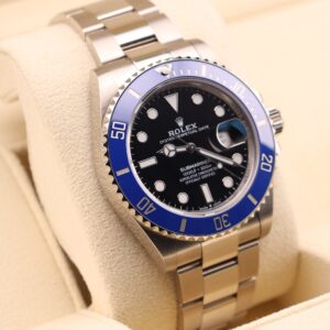 Vintage slim case men’s watch with simple dial