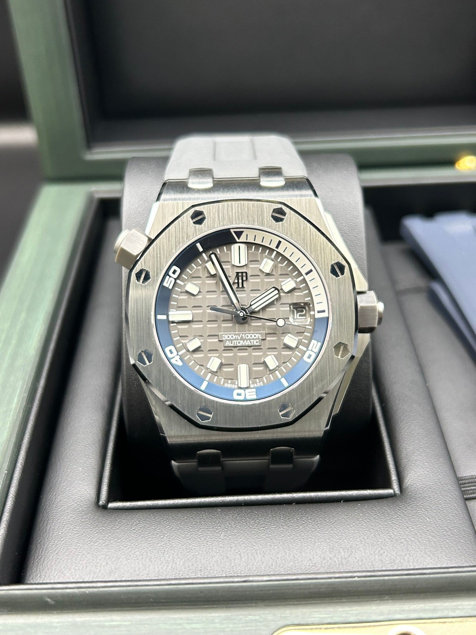 Pre-owned moonphase wrist watch for men