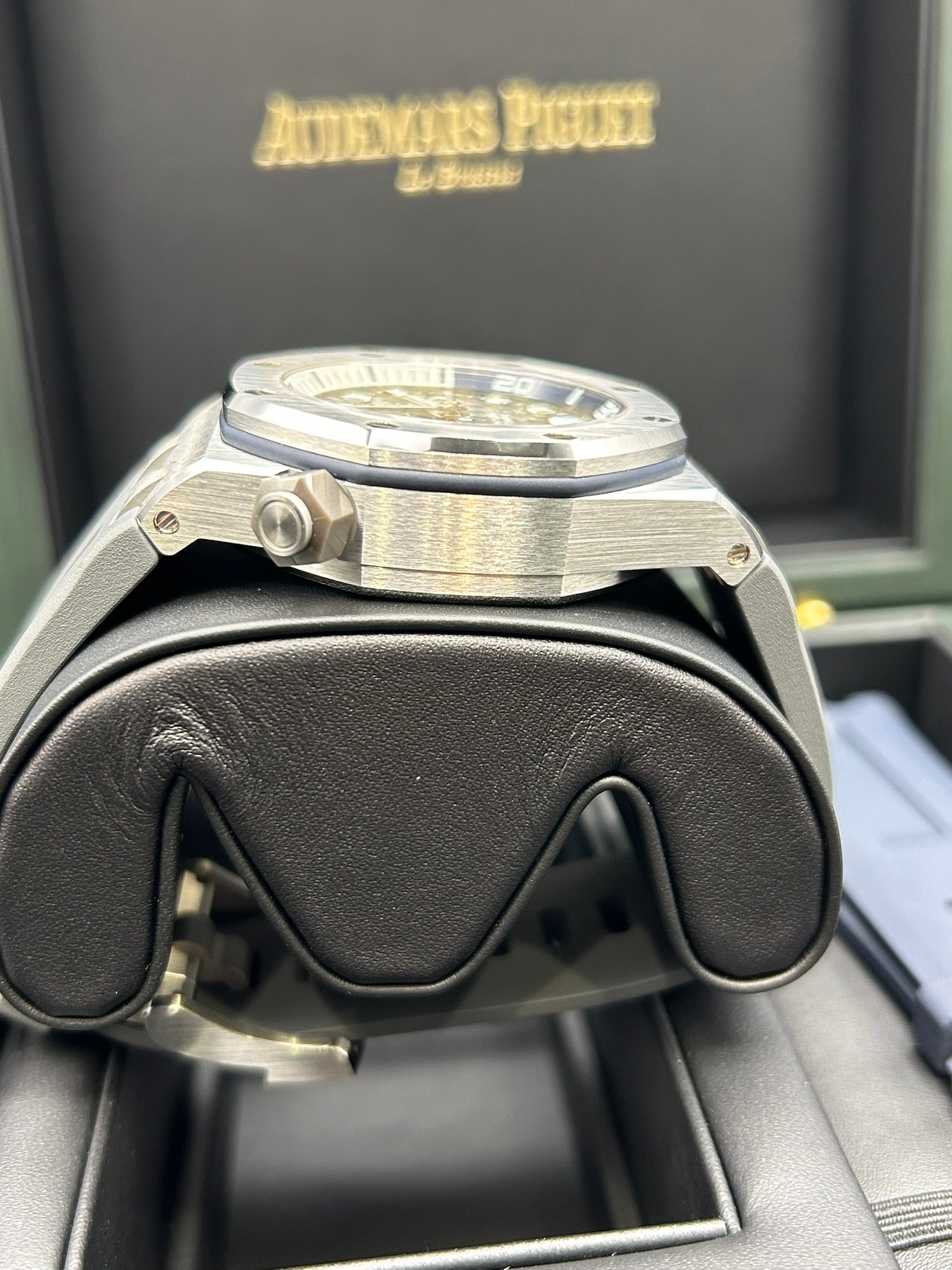 Men's vintage dress automatic watch with leather strap