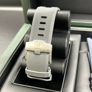 Vintage diver mechanical watch with rotating bezel