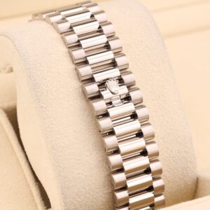 Pre-owned moonphase wrist watch display