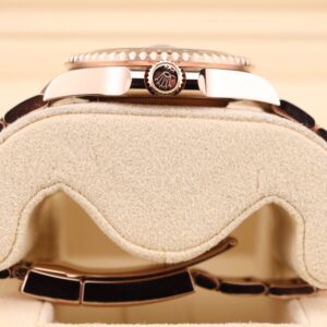 Pre-owned automatic sport luxury timepiece