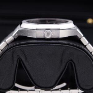 Pre-owned automatic dress watch with leather strap