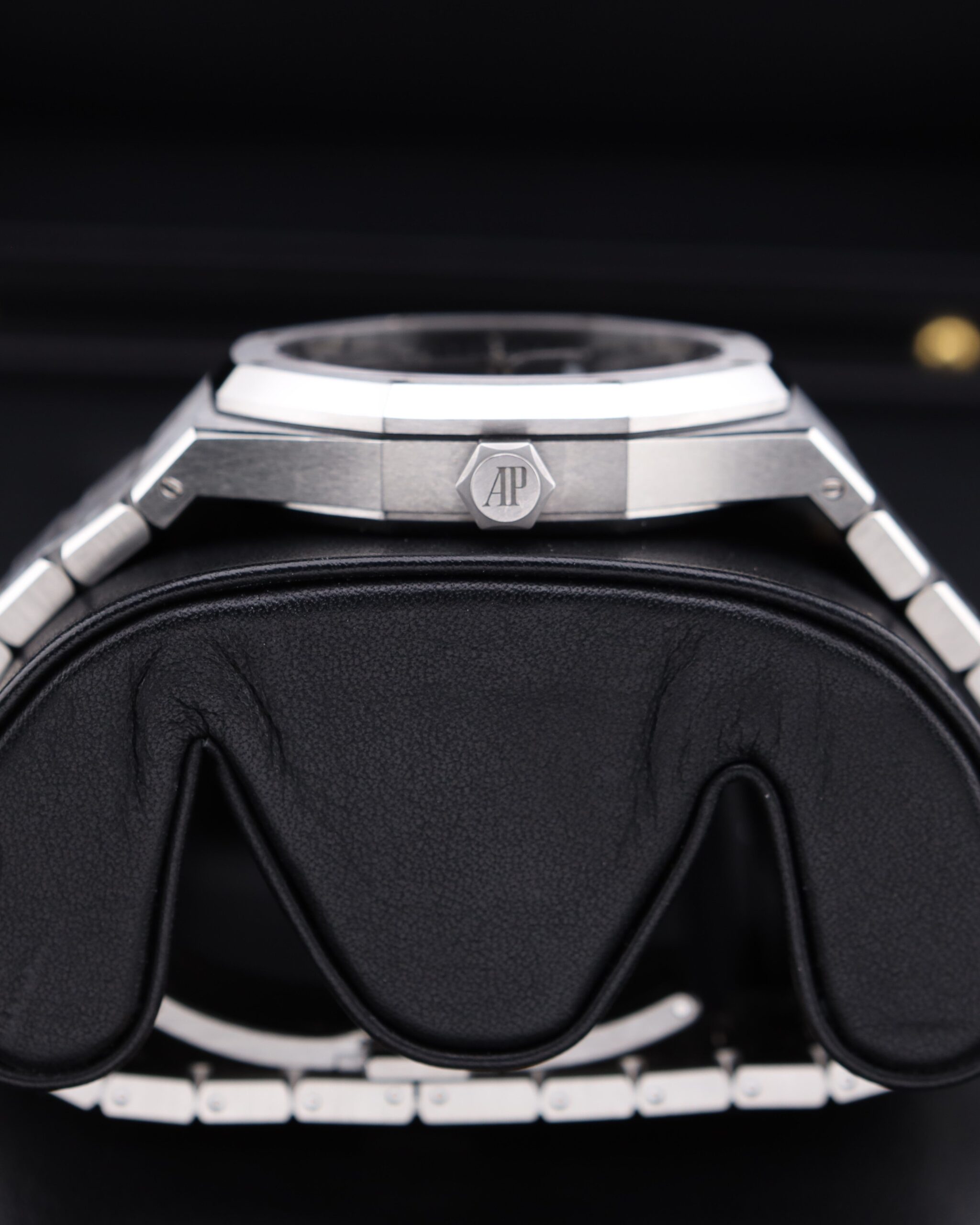 Pre-owned automatic dress watch with leather strap