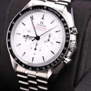 Vintage slim case men’s watch side view